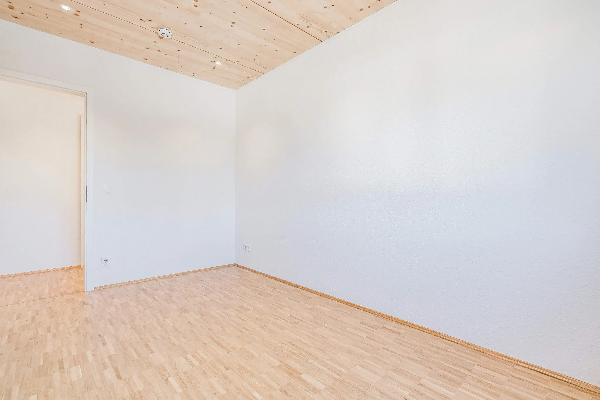 5LangArbeitszimmer/ Vergleichsobjekt Immobilienangebot - Dettenheim - Alle - Schnell sichern ! :NEUBAU: 4 Zimmerwohnung im 2. Obergeschoss mit Loggia