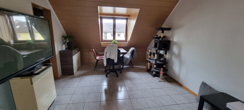 Immobilienangebot - Karlsruhe - Alle - 3 Zimmer Dachgeschosswohnung -WG geeignet- in zentraler Lage von Karlsruhe!