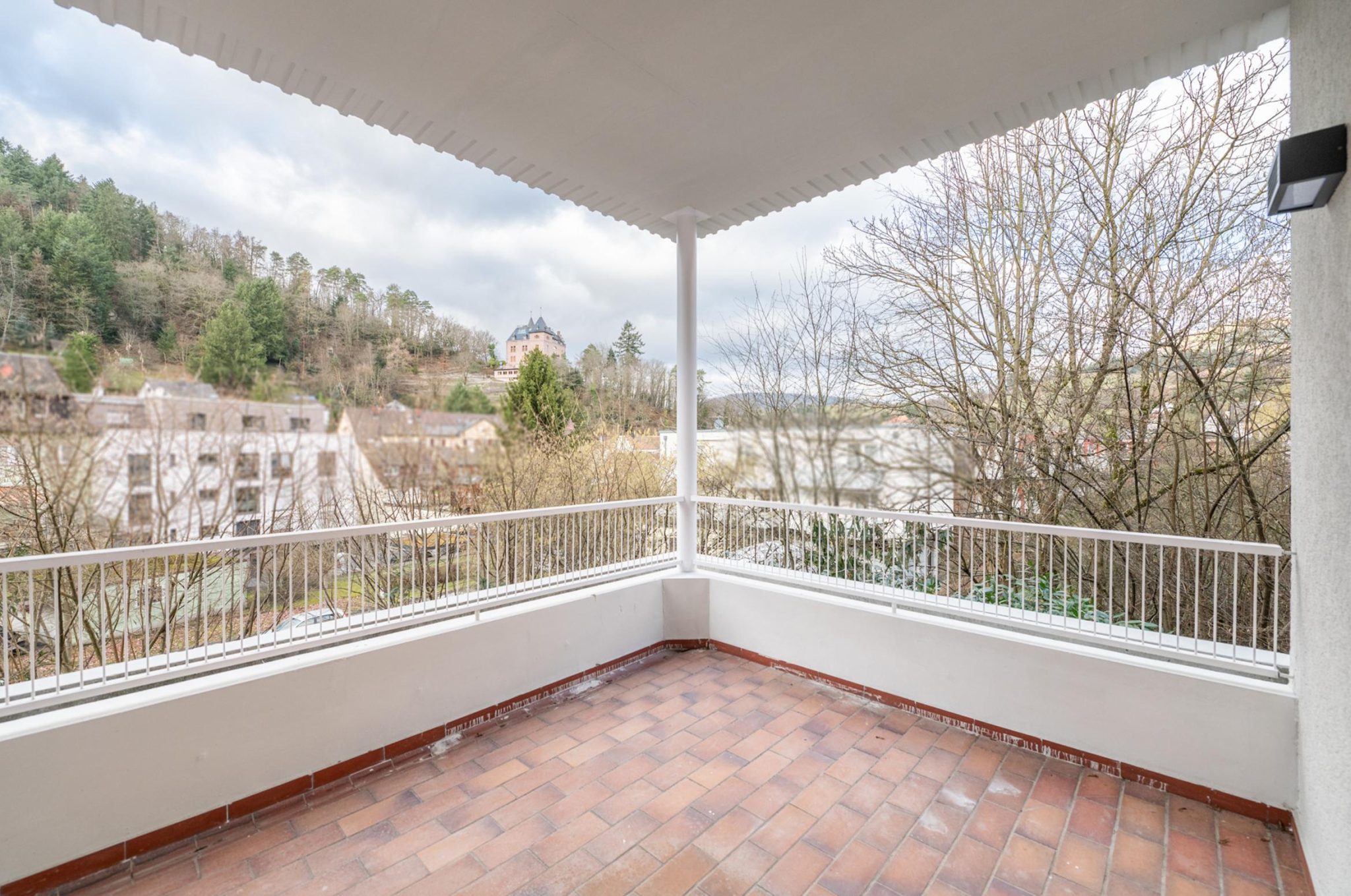 Immobilienangebot - Baden-Baden - Alle - Modernisierte 4,5 Zimmer-Wohnung in begehrter Lage von Baden-Baden