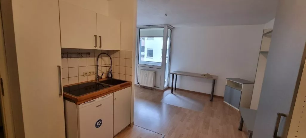 Immobilienangebot - Karlsruhe - Alle - Teilmöblierte schöne 1 Zimmer Wohnung mit Balkon und TG Stellplatz in zentraler Lage !