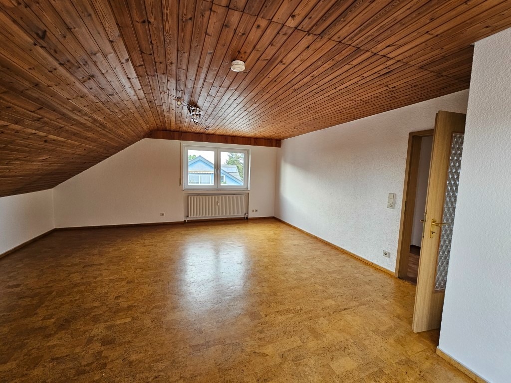 Immobilienangebot - Karlsruhe-Grötzingen - Alle - 3 Zimmer Dachgeschoss mit sonniger Dachterrasse und Garage in KA-Grötzingen