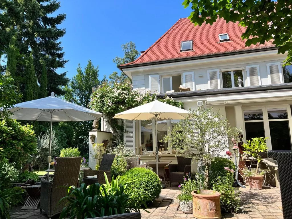 Immobilienangebot - Karlsruhe - Alle - Villa Rosa – Ein historisches Meisterwerk inmitten der Stadt, eine Welt für sich!