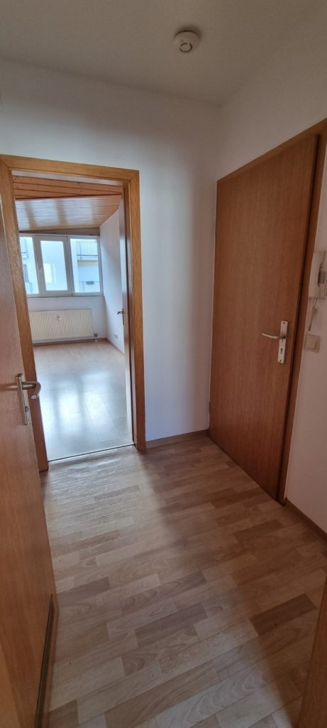 Immobilienangebot - Karlsruhe - Alle - Helle 2 Zimmer Dachgeschosswohnung in zentraler Lage von Karlsruhe!
