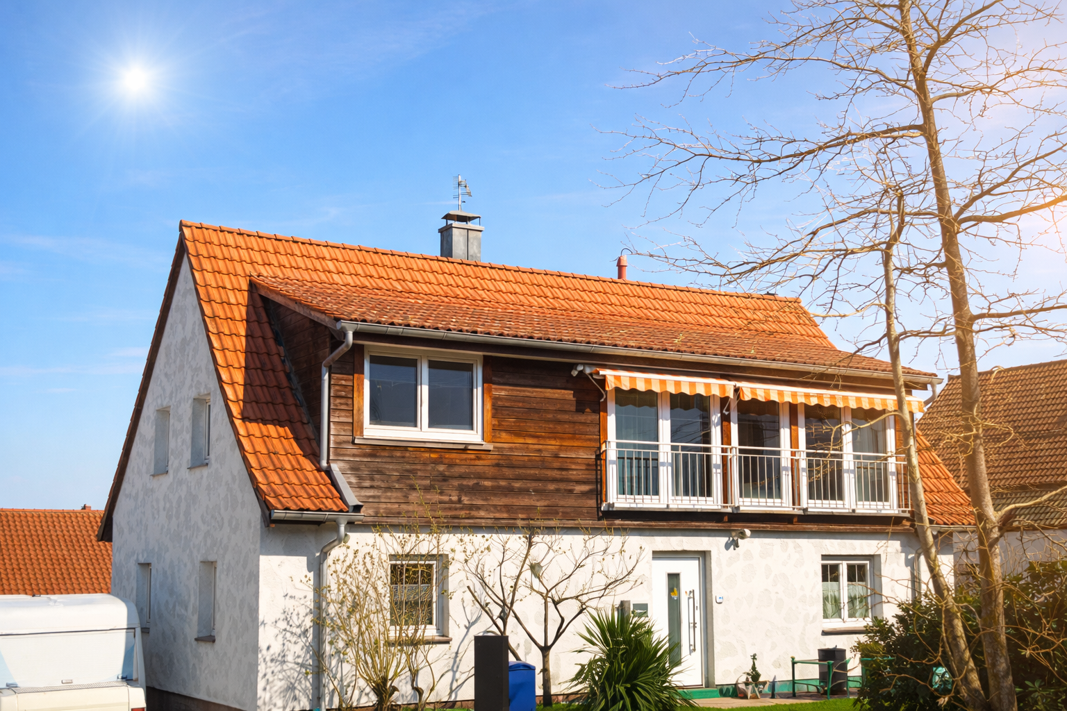 9LangHausbild für Exposé Immobilienangebot - Iffezheim - Alle - 3 Zimmer Wohnung mit 59 m² Dachterrasse, Garage und eingenemen Treppenaufgang