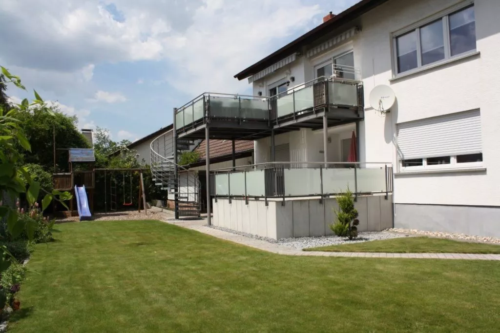 Immobilienangebot - Eggenstein-Leopoldshafen - Alle - Hochwertig ausgestattete 7 Zimmer auf 2 Etagen mit 2 Balkonen und Garten in toller Lage!