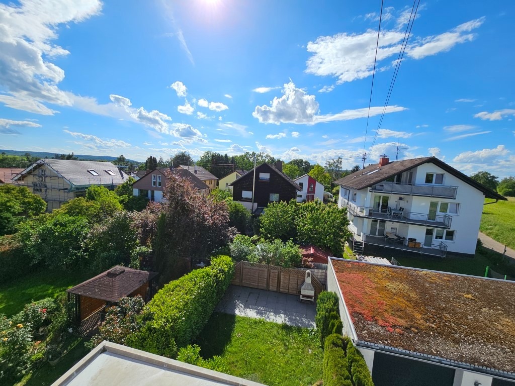 Immobilienangebot - Karlsruhe - Alle - Helle 4-Zimmer-Dachgeschosswohnung in idyllischer Feldrandlage - KA-Palmbach