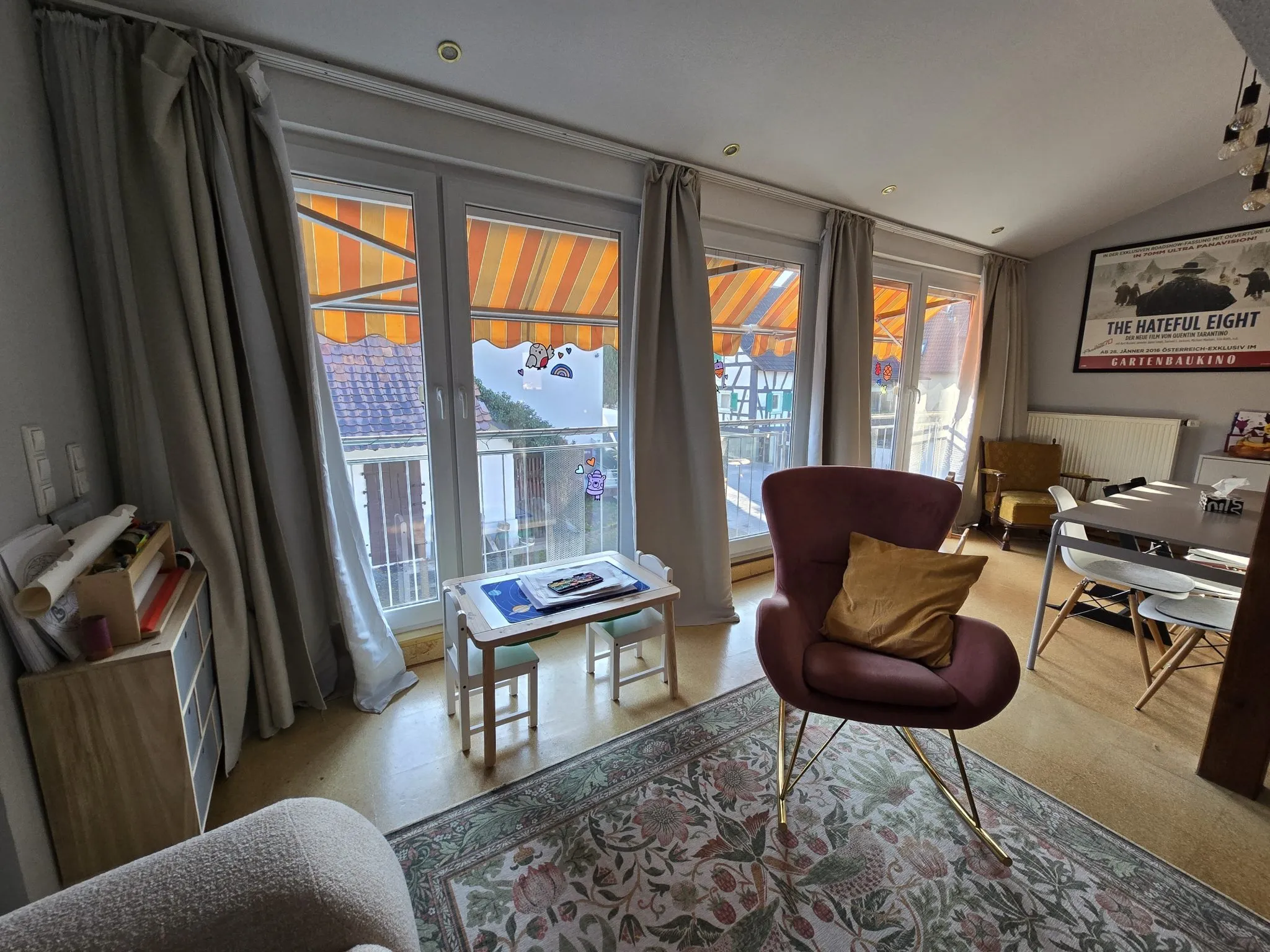 2LangWohn- und Essbereich Immobilienangebot - Iffezheim - Alle - 3 Zimmer Wohnung mit 59 m² Dachterrasse, Garage und eingenemen Treppenaufgang