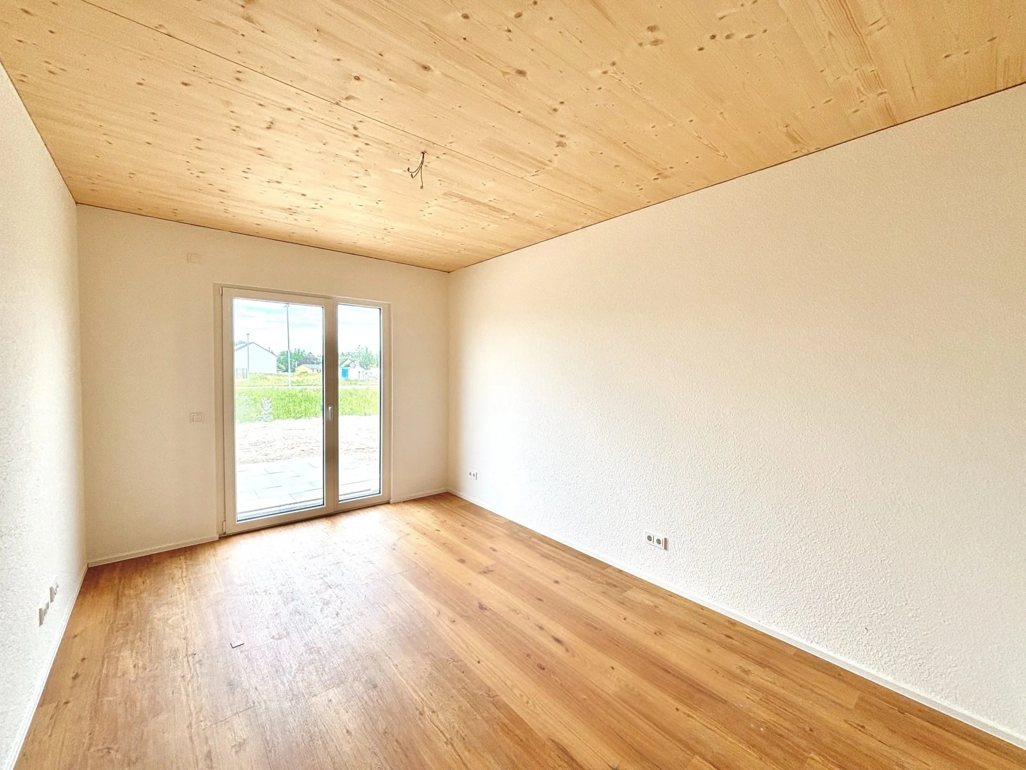 3LangZimmer mit Zugang zur Terrasse (Die Abbildung zeigt eine Beispielwohnung im Haus) Immobilienangebot - Dettenheim - Alle - Ihr neues Zuhause mit eigenem Garten und sonniger Terrasse