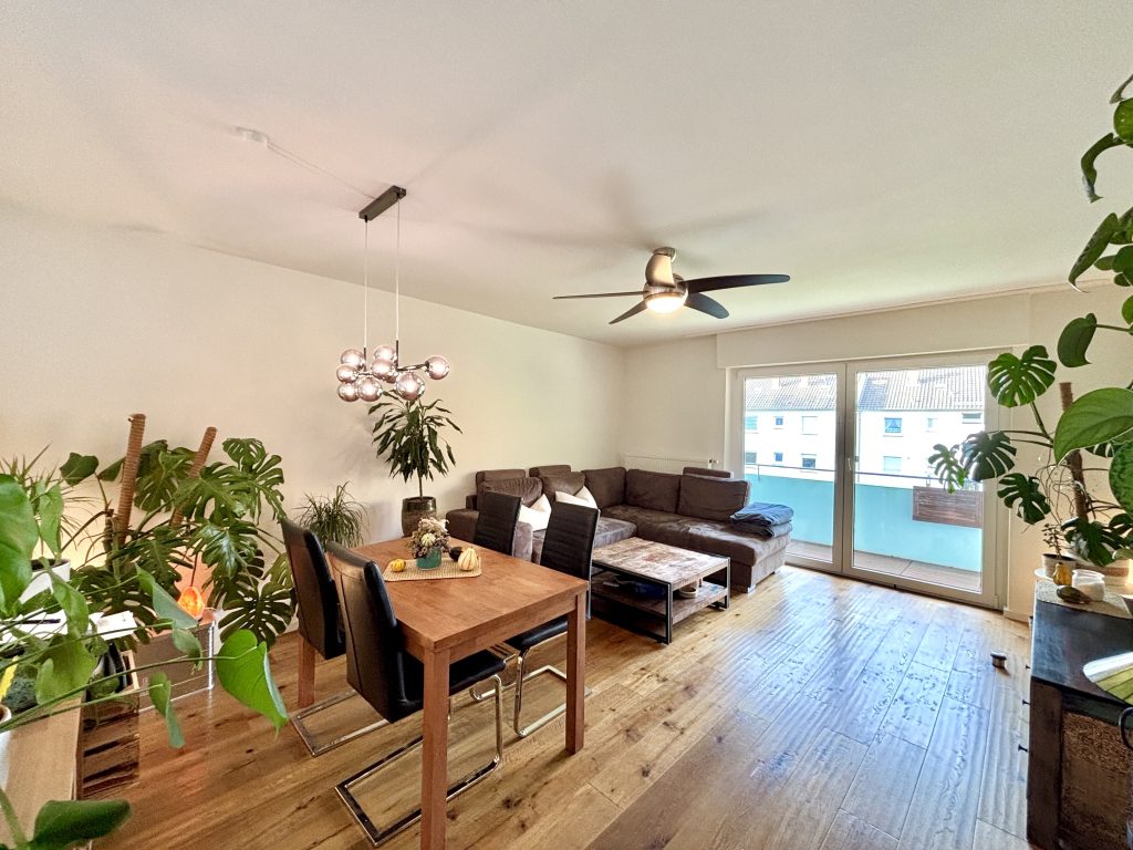 Immobilienangebot - Karlsruhe - Alle - 4-Zimmer-Rückzugsort mitten in der Oststadt mit großzügiger Loggia und privatem Stellplatz!