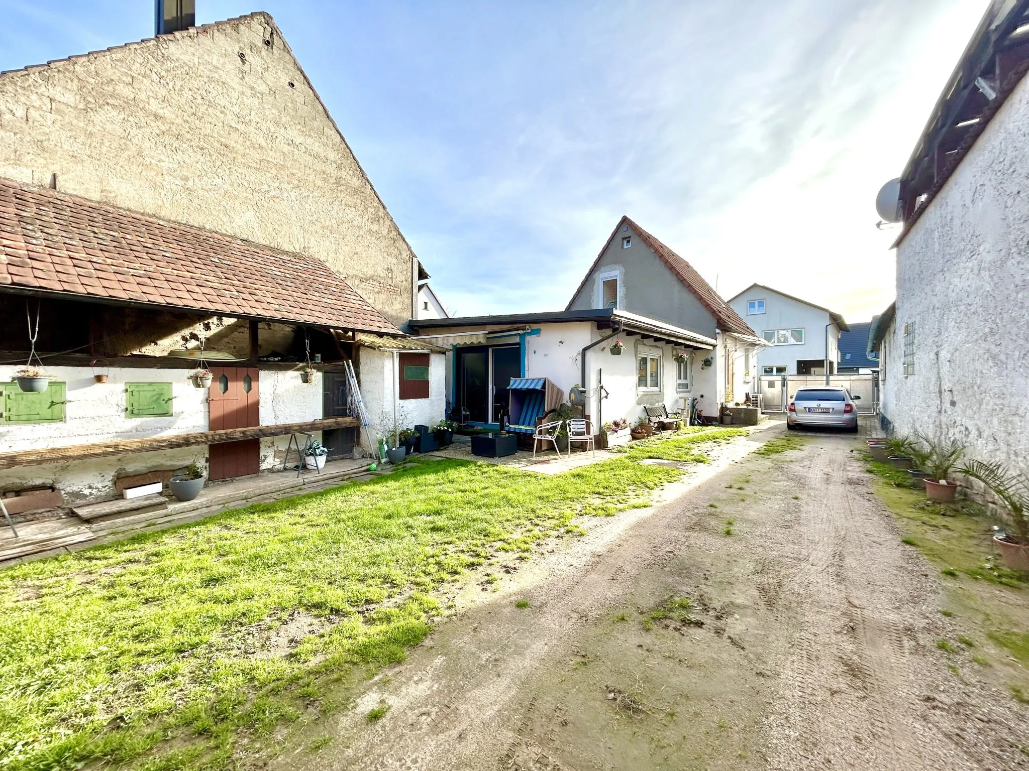 Immobilienangebot - Linkenheim-Hochstetten - Alle - Sanieretes Einfamilienhaus mit großzügigem Garten und Scheune