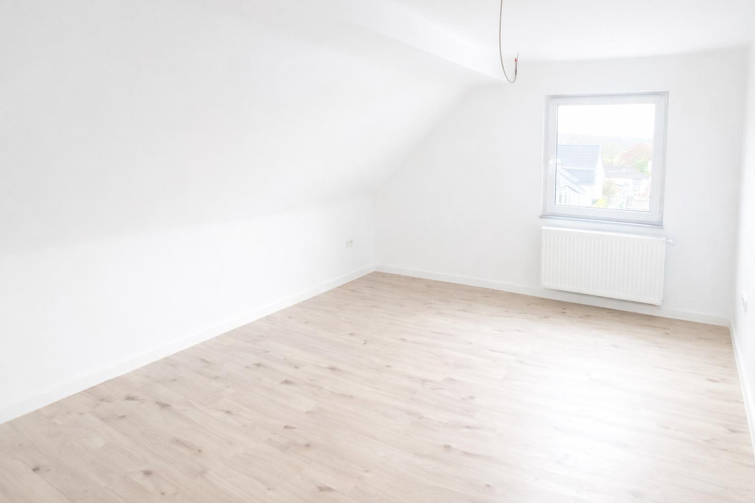 2LangLichtdurchflutetes Schlafzimmer Immobilienangebot - Durmersheim - Alle - Stilvolles Wohnen im Dachgeschoss – Ihr Traumzuhause erwartet Sie!