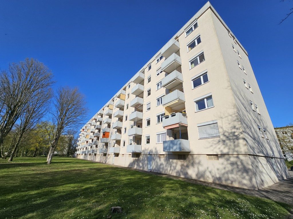 Immobilienangebot - Karlsruhe - Alle - Frei werdende 3-Zi.-Wohnung mit Balkon, Aufzug & Garage – KA-Nordweststadt !