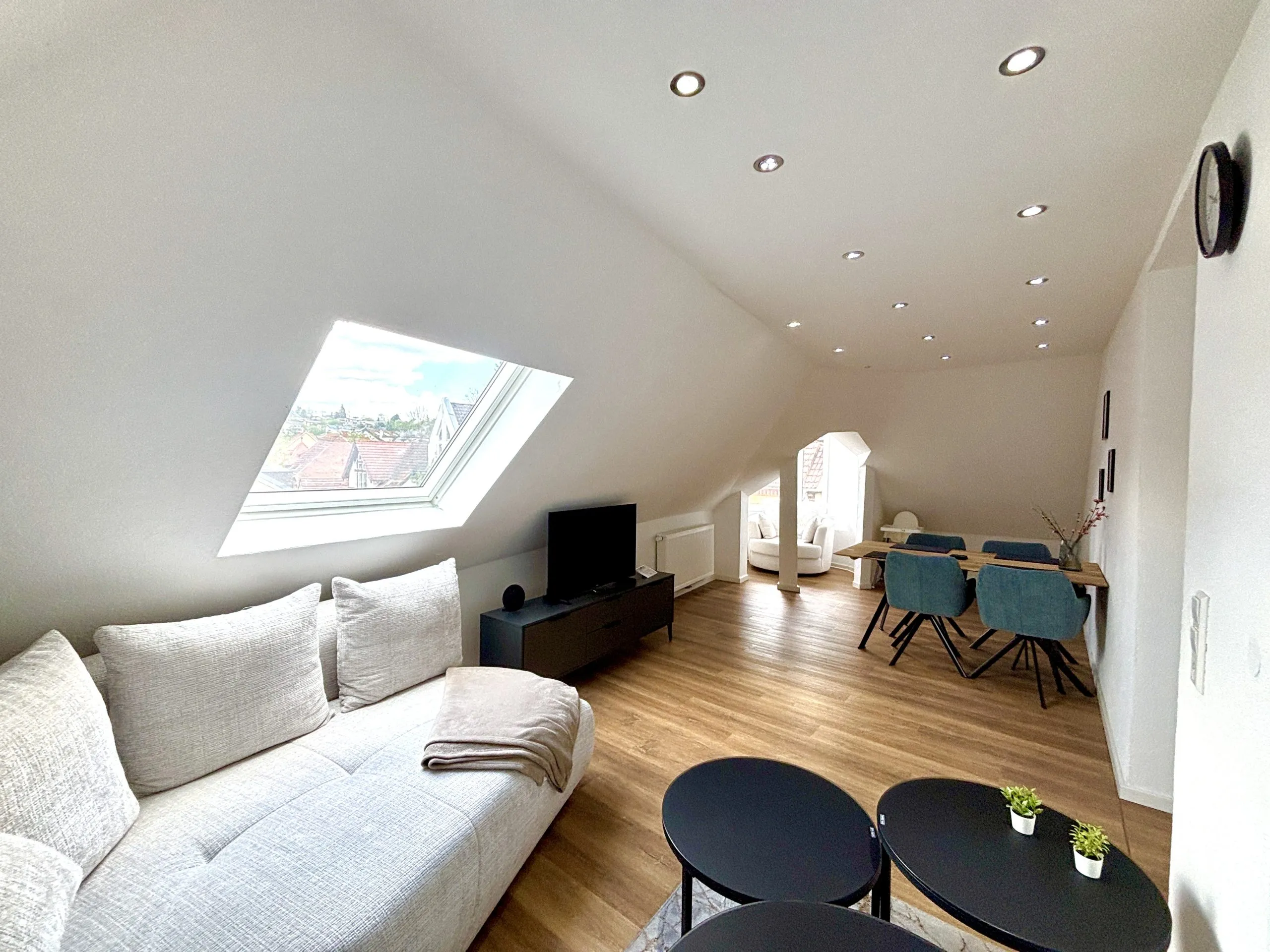 Immobilienangebot - Pforzheim - Alle - Sanierte 3-ZKB-Wohnung – selbst wohnen oder clever investieren