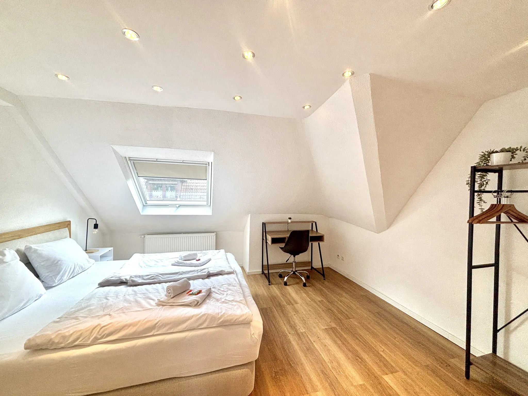 4LangVielseitig nutzbares Zimmer mit angenehmer Größe Immobilienangebot - Pforzheim - Alle - Sanierte 3-ZKB-Wohnung – selbst wohnen oder clever investieren