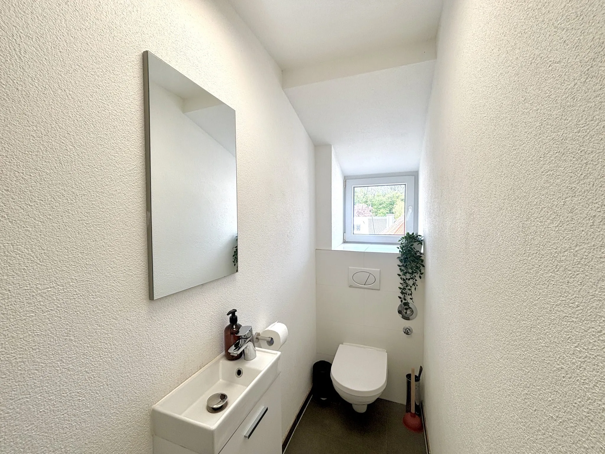 7LangWC Immobilienangebot - Pforzheim - Alle - Sanierte 3-ZKB-Wohnung – selbst wohnen oder clever investieren
