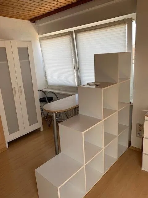 4LangZimmer Immobilienangebot - Karlsruhe - Alle - Helle, möblierte 1-Zimmer-Wohnung im schönen Weiherfeld zu vermieten