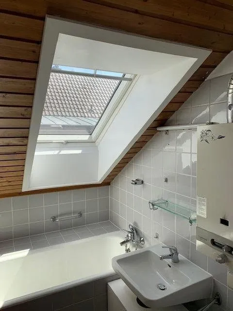 7LangBad Immobilienangebot - Karlsruhe - Alle - Helle, möblierte 1-Zimmer-Wohnung im schönen Weiherfeld zu vermieten