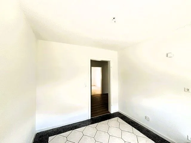 20LangKüche Immobilienangebot - Rastatt - Alle - Erstbezug nach Renovierung: 3-Zimmer-Erdgeschosswohnung mit Balkon in Rastatt zu vermieten!