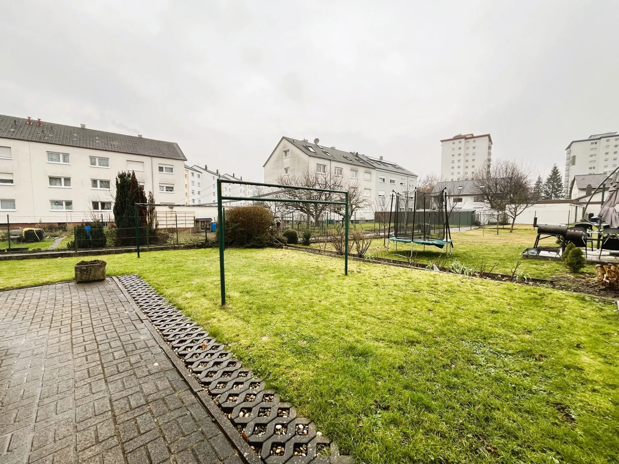 22LangGartenbereich Immobilienangebot - Rastatt - Alle - Erstbezug nach Renovierung: 3-Zimmer-Erdgeschosswohnung mit Balkon in Rastatt zu vermieten!