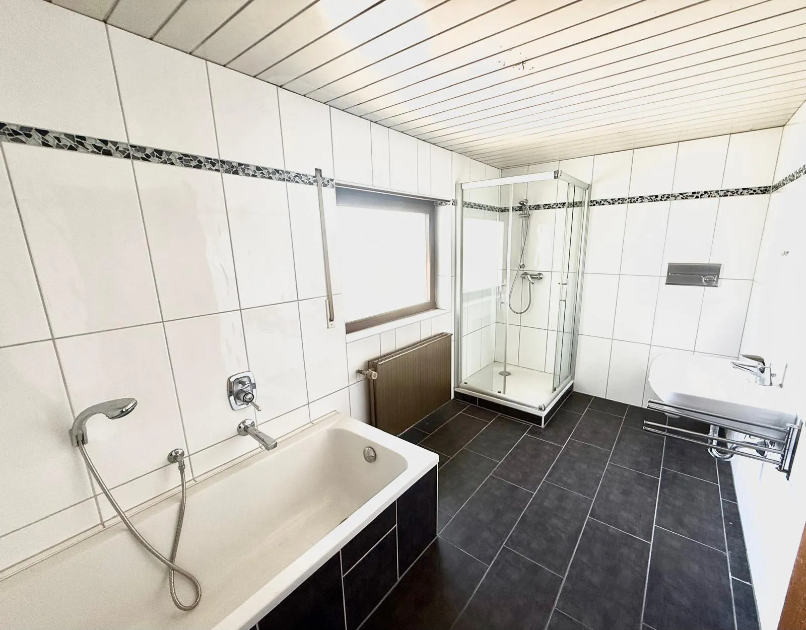Immobilienangebot - Oberhausen-Rheinhausen - Alle - Seltene Gelegenheit: Großes Grundstück mit Bestandsimmobilie in Oberhausen-Rheinhausen