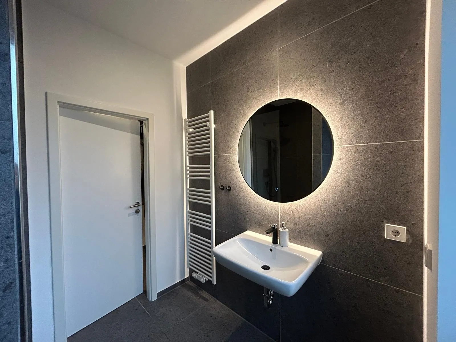 1LangTageslichtbad Immobilienangebot - Karlsruhe - Alle - Helle 2-Zimmer-Wohnung im Herzen der Karlsruher Oststadt