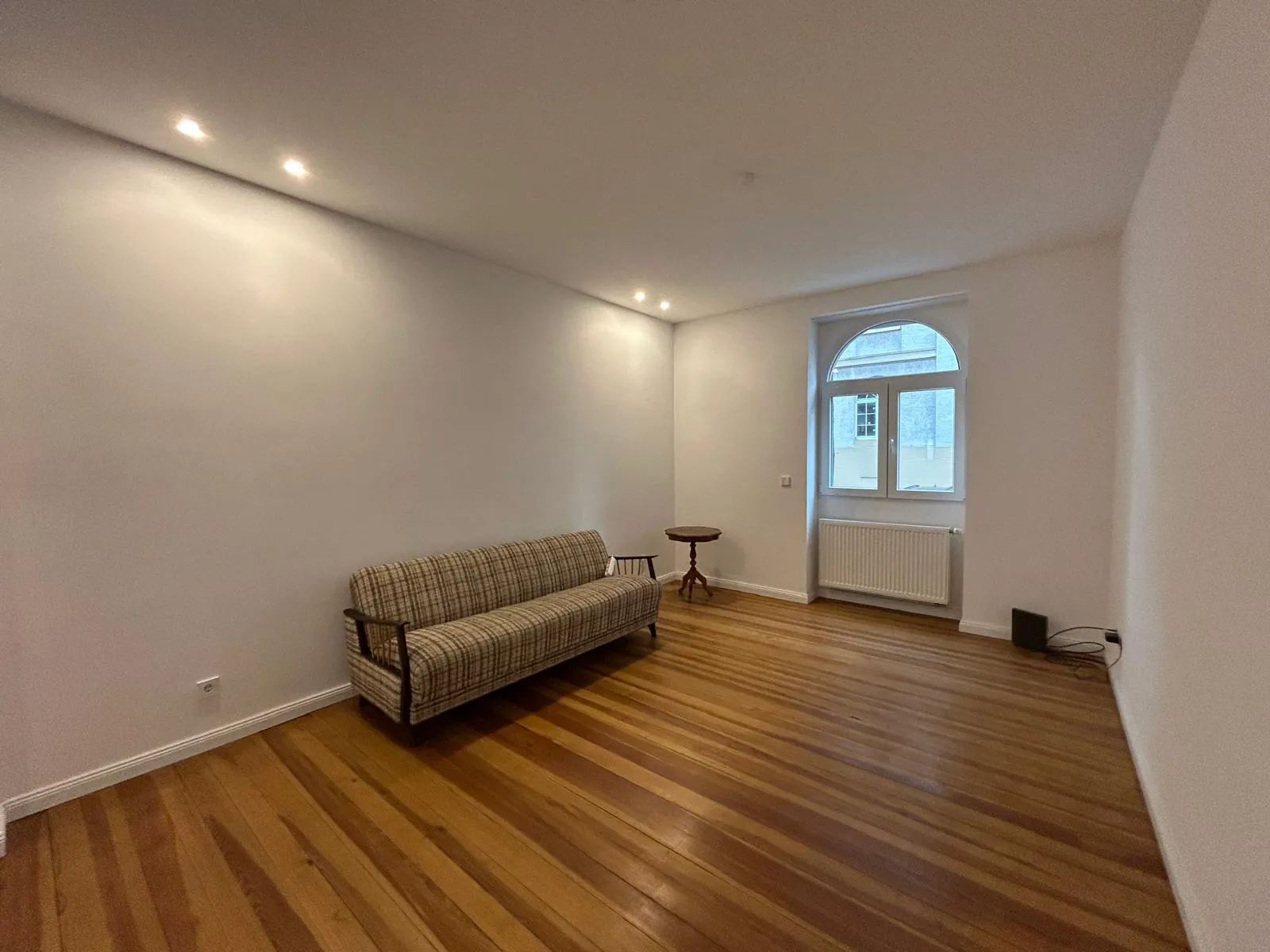 4LangWohnzimmer Immobilienangebot - Karlsruhe - Alle - Helle 2-Zimmer-Wohnung im Herzen der Karlsruher Oststadt