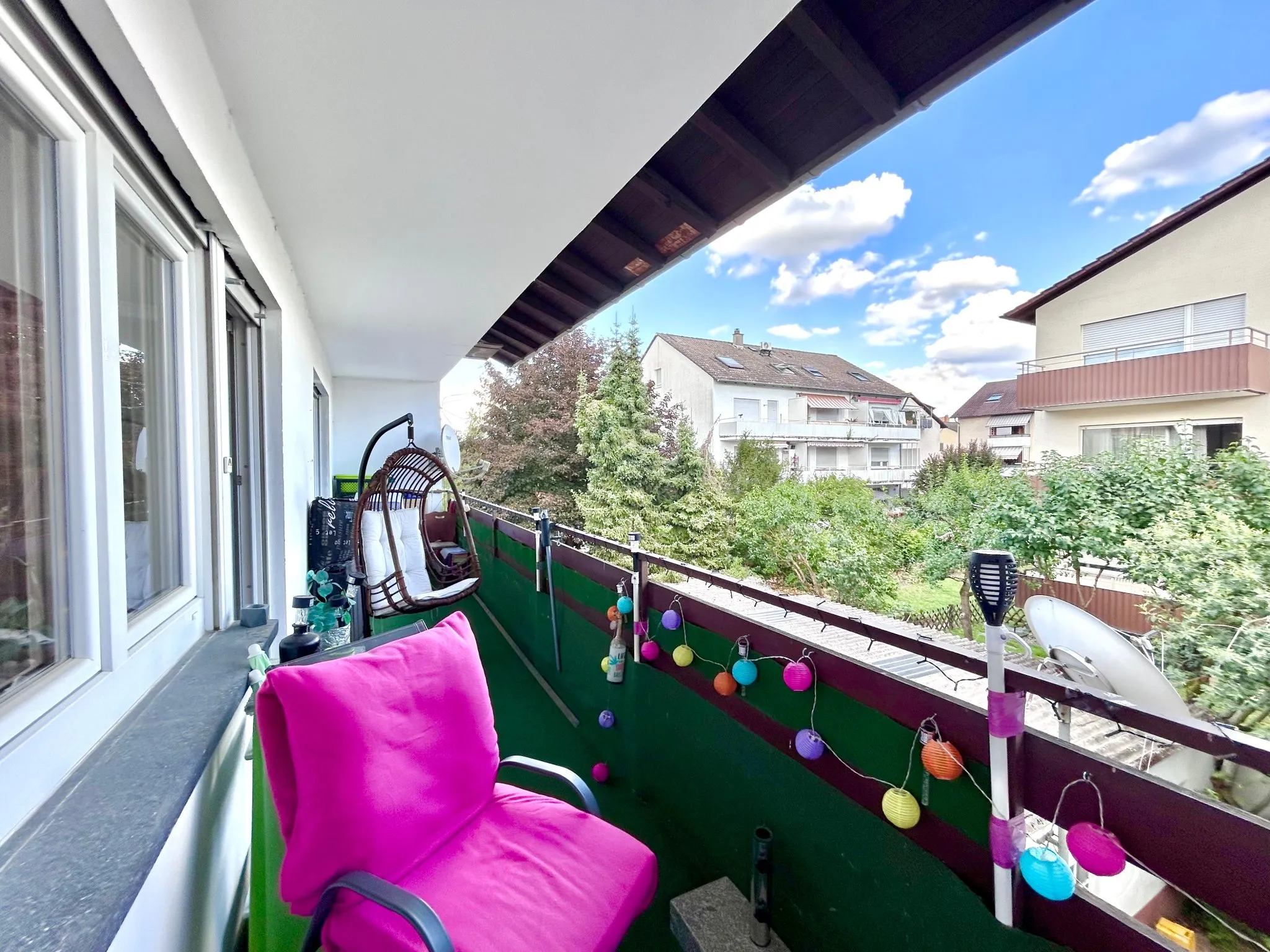 7LangBalkon Obergeschoss Immobilienangebot - Linkenheim-Hochstetten - Alle - Solides Zweifamilienhaus in ruhiger Lage – langjährig vermietet mit Entwicklungspotenzial