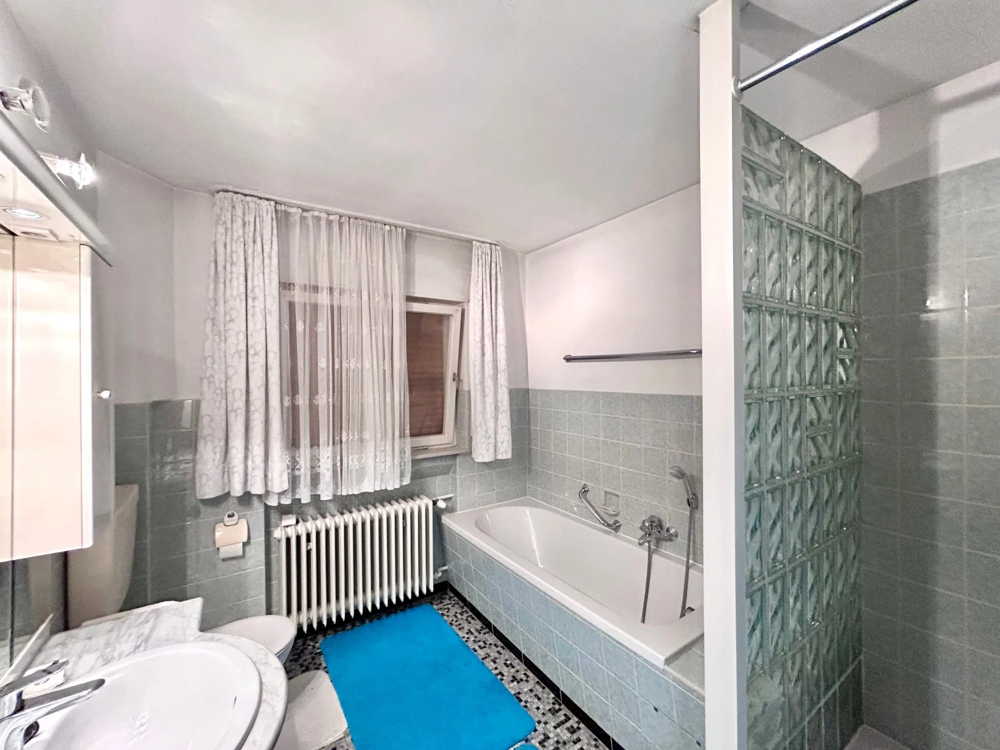 9LangBadezimmer Obergeschoss Immobilienangebot - Wiesloch - Alle - Viel Platz und viele Möglichkeiten – Ein-/Zweifamilienhaus auf ca. 700 m² Grundstück