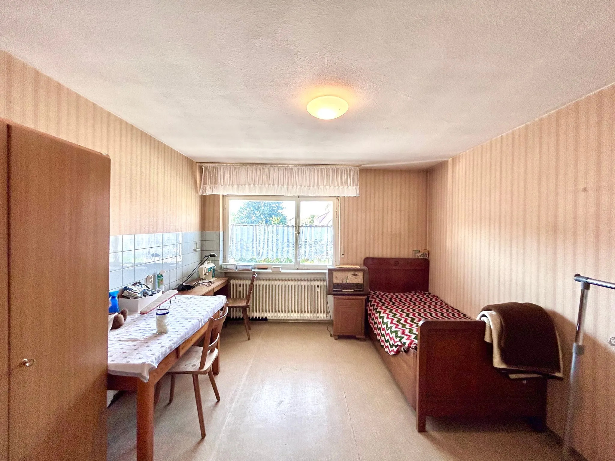 10LangZimmer Obergeschoss Immobilienangebot - Wiesloch - Alle - Viel Platz und viele Möglichkeiten – Ein-/Zweifamilienhaus auf ca. 700 m² Grundstück