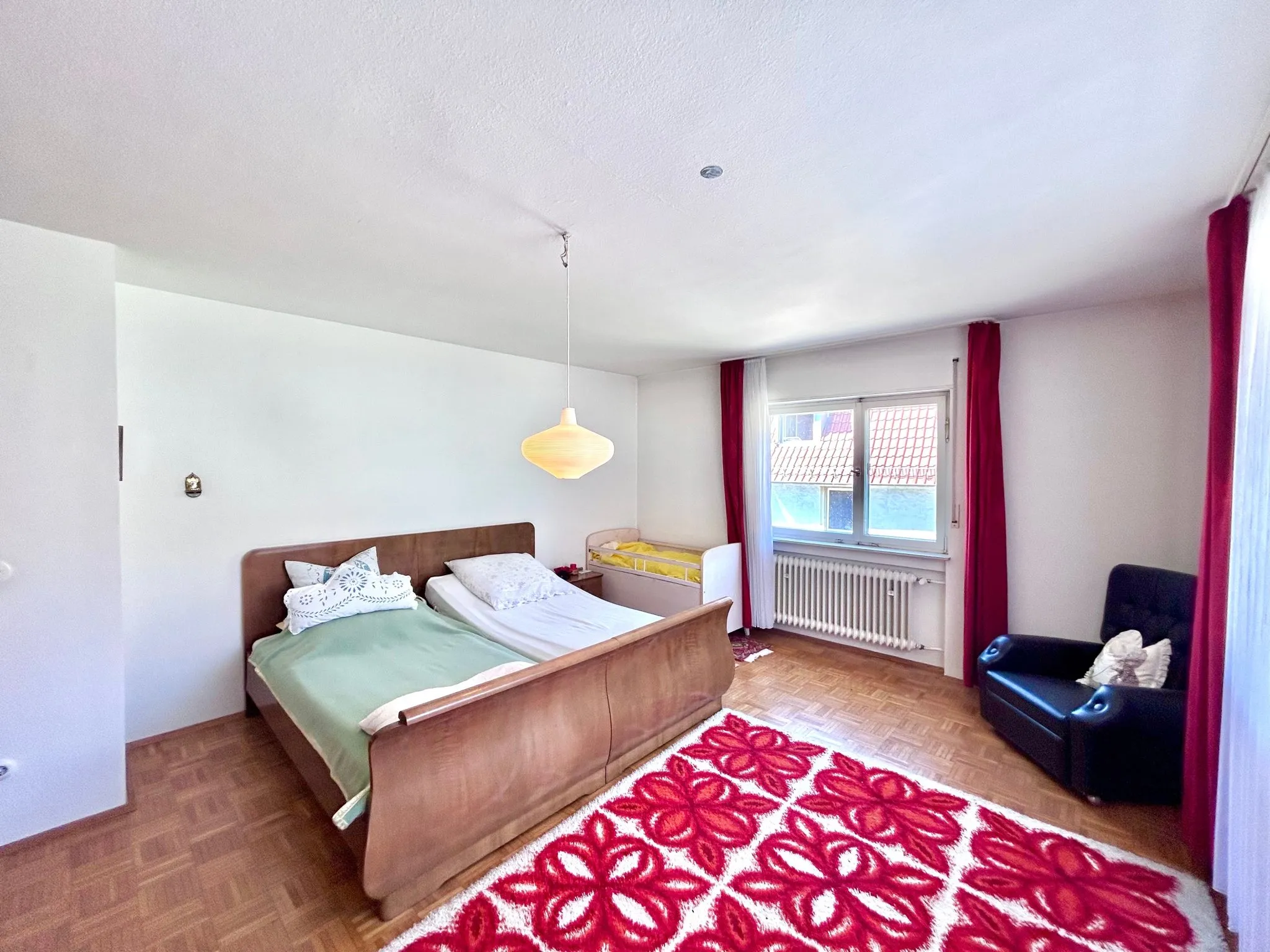 11LangZimmer Obergeschoss Immobilienangebot - Wiesloch - Alle - Viel Platz und viele Möglichkeiten – Ein-/Zweifamilienhaus auf ca. 700 m² Grundstück