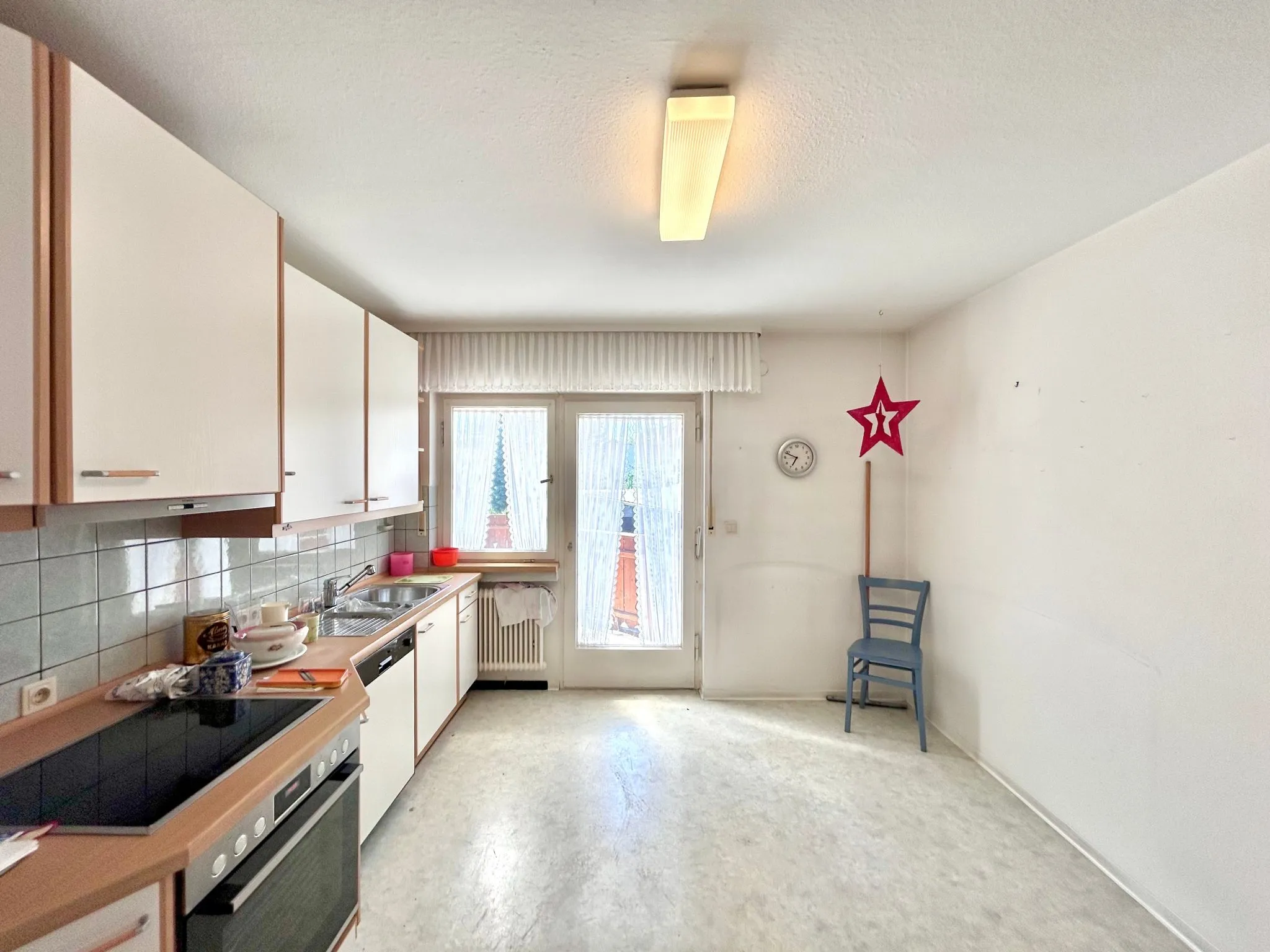 8LangKüche Erdgeschoss Immobilienangebot - Wiesloch - Alle - Viel Platz und viele Möglichkeiten – Ein-/Zweifamilienhaus auf ca. 700 m² Grundstück