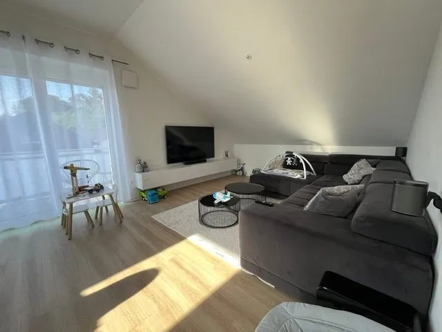 7LangWohnzimmer Immobilienangebot - Wörth am Rhein - Alle - Moderne 4-Zimmer-mit Balkon und zwei KFZ-Stellplätzen in Wörth