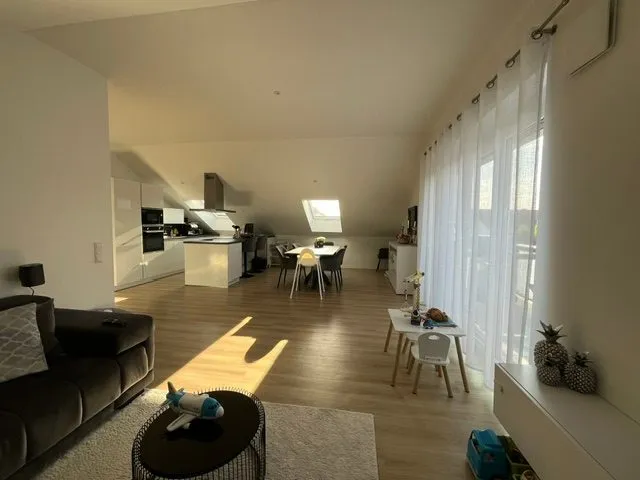 8LangWohn- u. Essbereich Immobilienangebot - Wörth am Rhein - Alle - Moderne 4-Zimmer-mit Balkon und zwei KFZ-Stellplätzen in Wörth