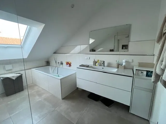 12LangBadezimmer Immobilienangebot - Wörth am Rhein - Alle - Moderne 4-Zimmer-mit Balkon und zwei KFZ-Stellplätzen in Wörth
