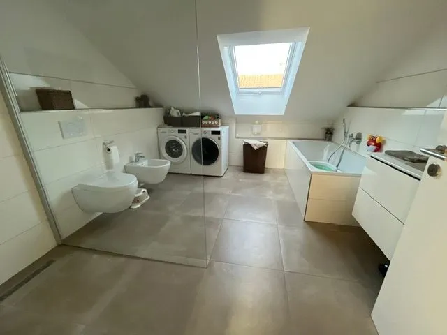 11LangBadezimmer Immobilienangebot - Wörth am Rhein - Alle - Moderne 4-Zimmer-mit Balkon und zwei KFZ-Stellplätzen in Wörth