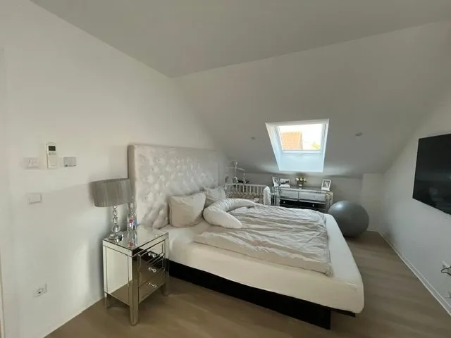 21LangSchlafzimmer Immobilienangebot - Wörth am Rhein - Alle - Moderne 4-Zimmer-mit Balkon und zwei KFZ-Stellplätzen in Wörth