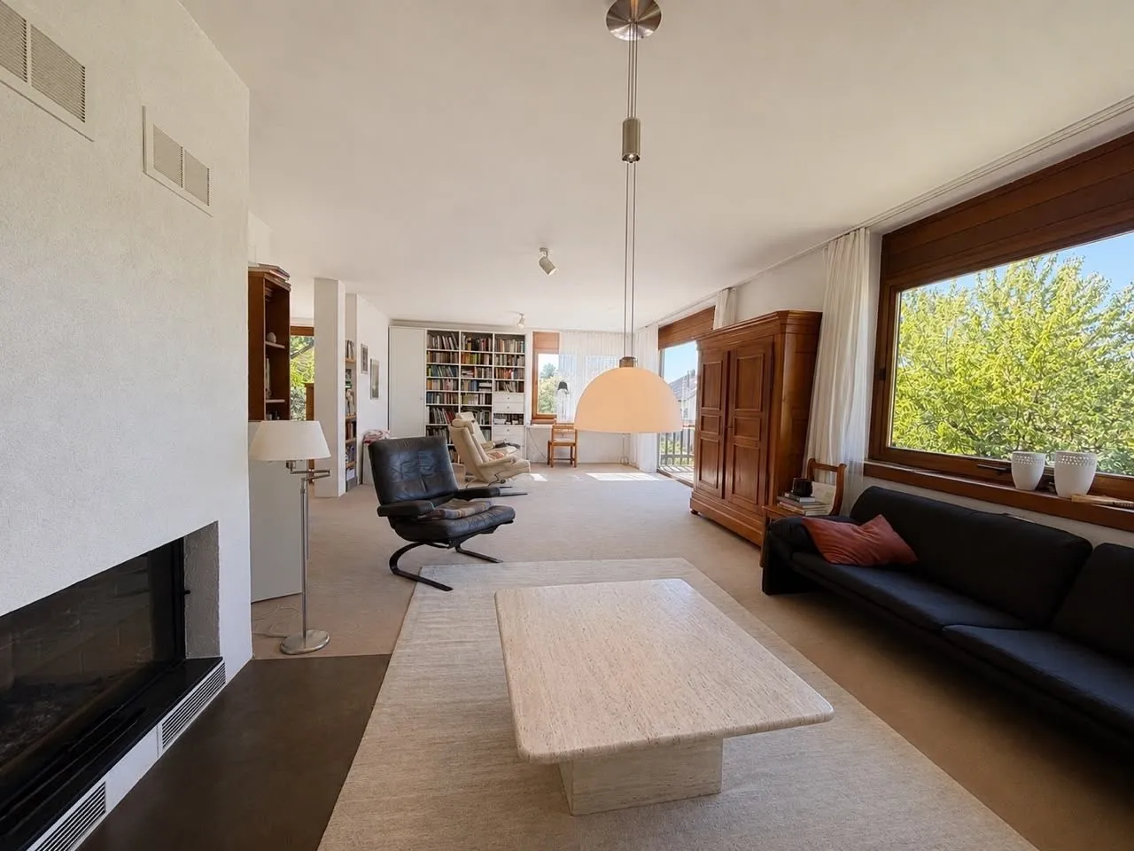 2LangGroßzügiger Wohnbereich (Hinweis: KI-überarbeitet) Immobilienangebot - Weingarten (Baden) - Alle - Ein Zuhause mit außergewöhnlichem Raumangebot – 228 m² Wohnen direkt an den Weinbergen