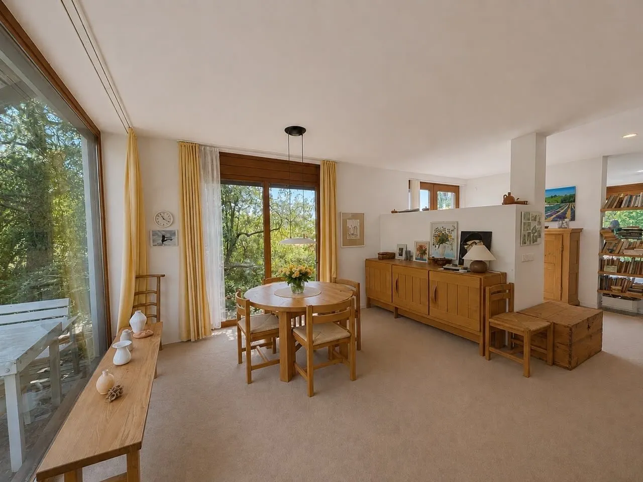 5LangGemütliches Esszimmer (Hinweis: KI-überarbeitet) Immobilienangebot - Weingarten (Baden) - Alle - Ein Zuhause mit außergewöhnlichem Raumangebot – 228 m² Wohnen direkt an den Weinbergen
