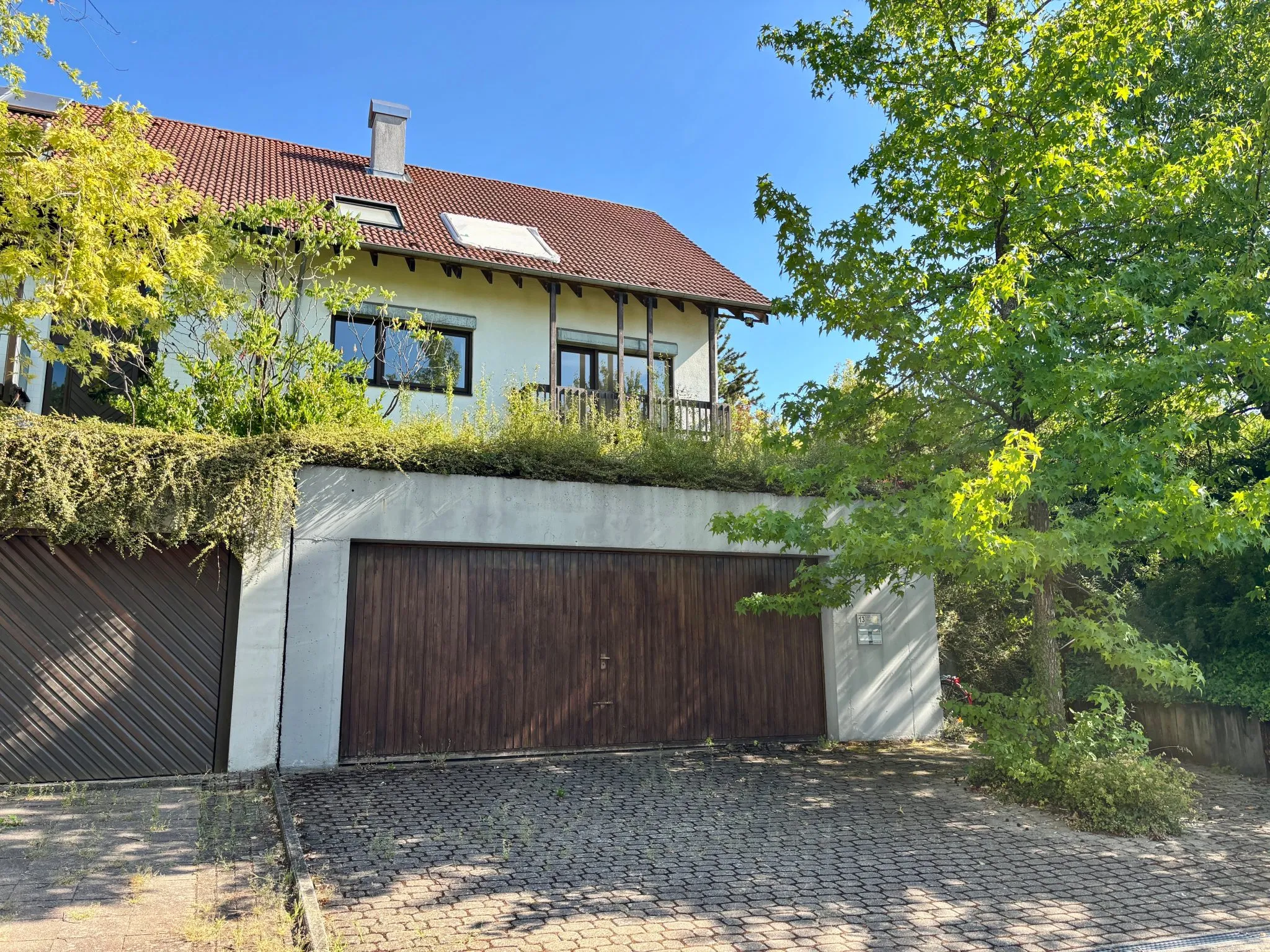 1LangAußenansicht Immobilienangebot - Weingarten (Baden) - Alle - Ein Zuhause mit außergewöhnlichem Raumangebot – 228 m² Wohnen direkt an den Weinbergen