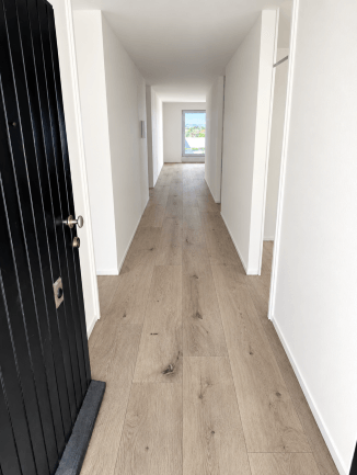 7LangFlur aus Blickwinkel Eingangstür(mit KI bearbeitet) Immobilienangebot - Karlsruhe - Alle - Wohnen über Karlsruhe – großzügige 4,5-Zimmer-Wohnung mit Westterrasse und Panoramablick