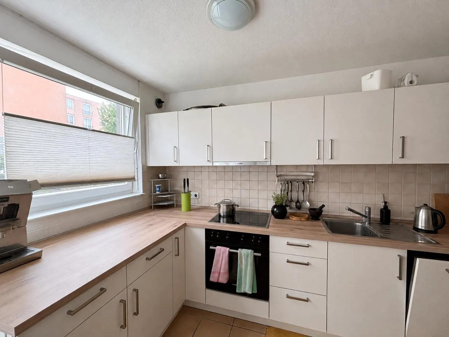 2LangKüche (mithilfe von KI überarbeitet bzw. aufgeräumt) Immobilienangebot - Karlsruhe - Alle - 96 m² Wohntraum im City Park mit eigenem Garten & Terrasse – frei zur Eigennutzung ab Feb.2027